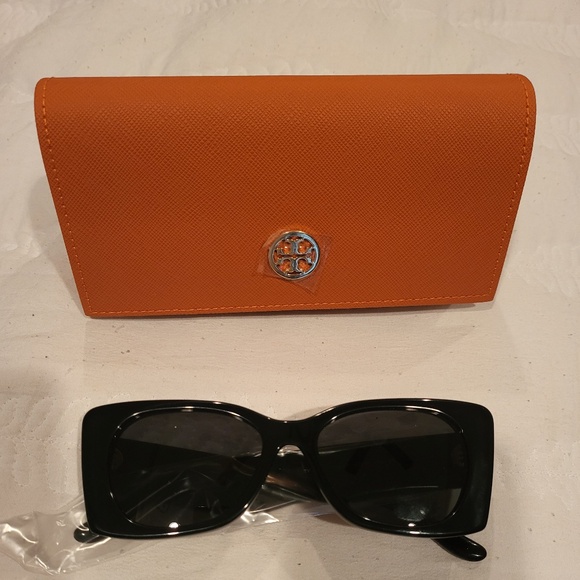 NWT.   Tory Burch sunglasses - Picture 1 of 16